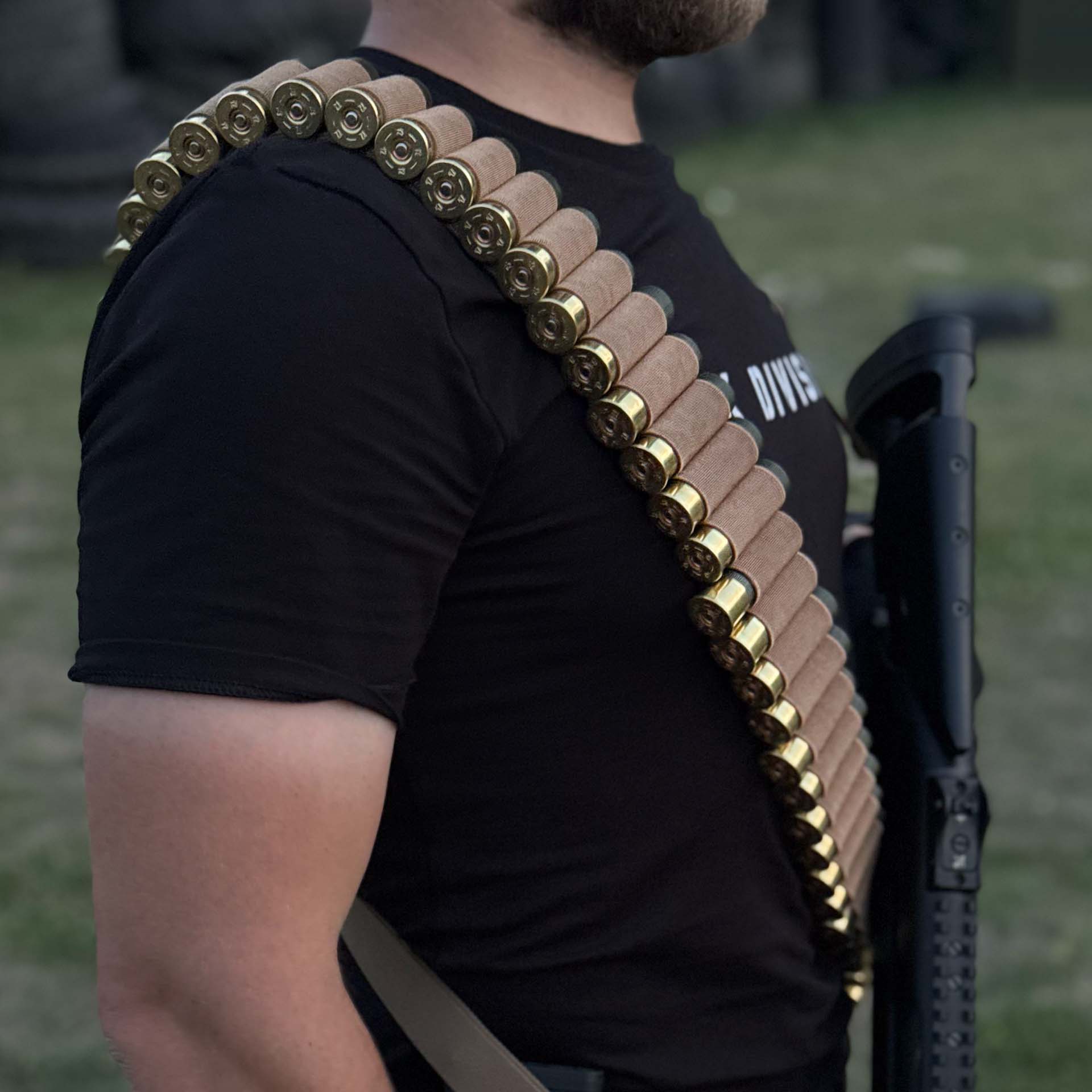 Бандольєра на 50 набоїв Crusage на людині 